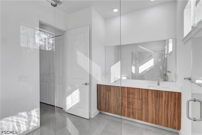 Building Photo - 2613 39th St W