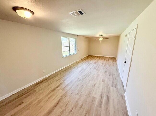 Foto del edificio - 14106 White Heather Dr