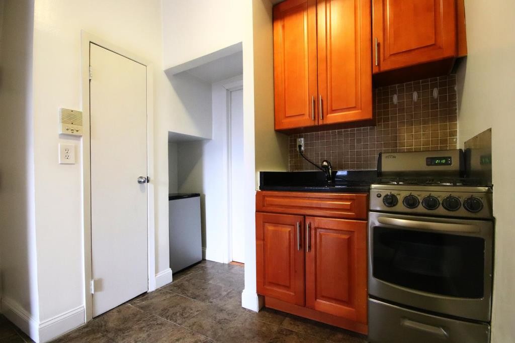 Primary Photo - 22 Clinton St