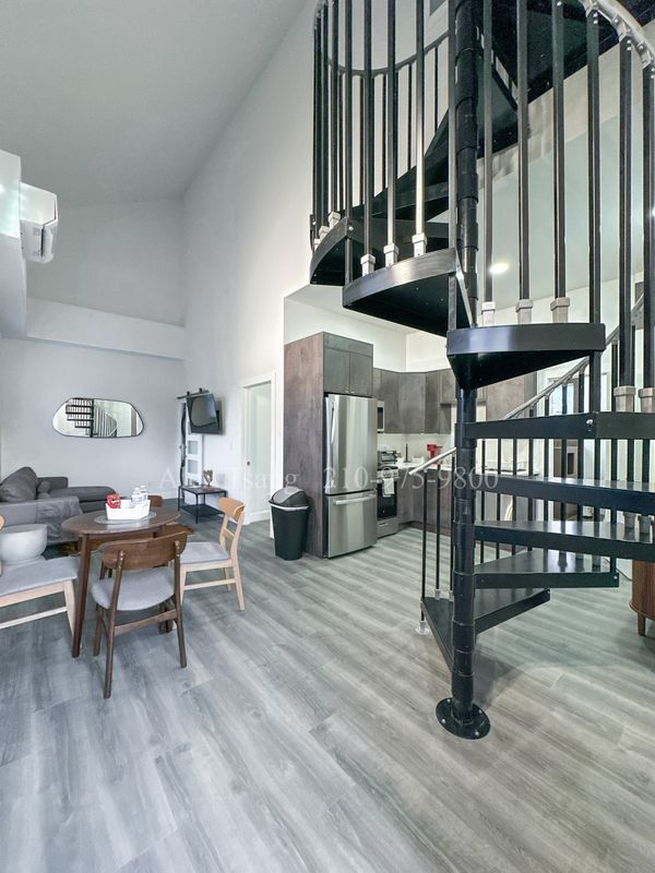 Building Photo - 316 Toledo St