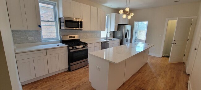 Building Photo - 6834 S Talman Ave
