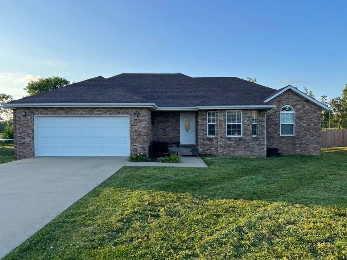 Primary Photo - 3 Bedroom Home Strafford, Missouri