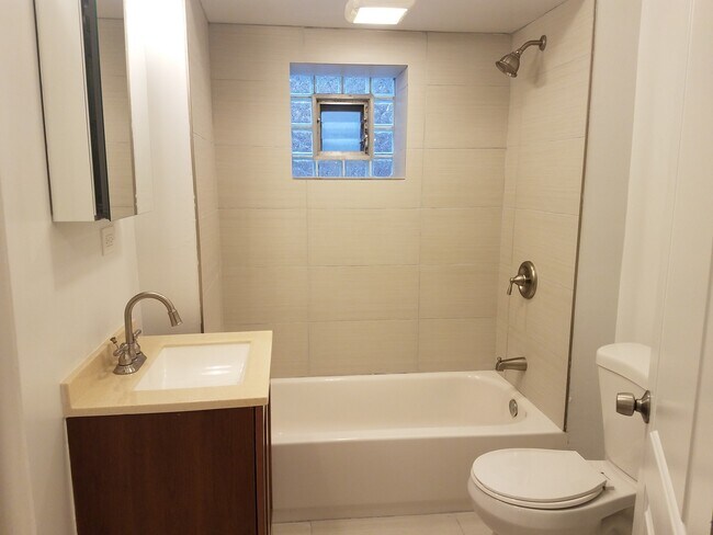 Foto del edificio - 504 W 32nd St
