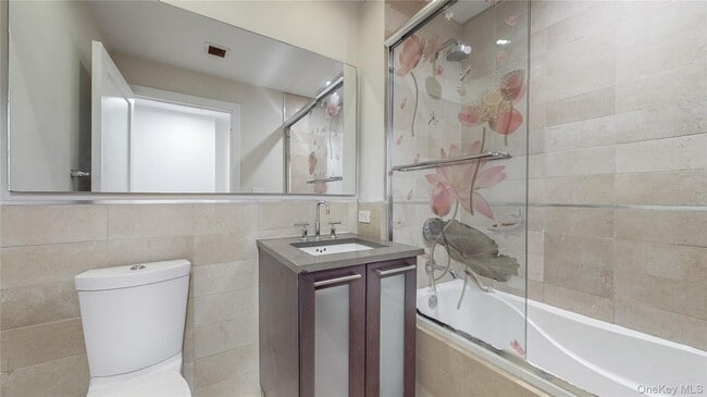 Foto del edificio - 64-05 Yellowstone Blvd