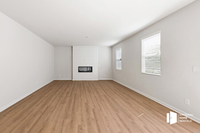 Foto del edificio - 33 Summit Pointe Ln
