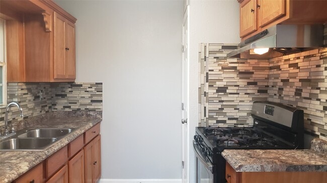 Foto del edificio - 7715 Glover St