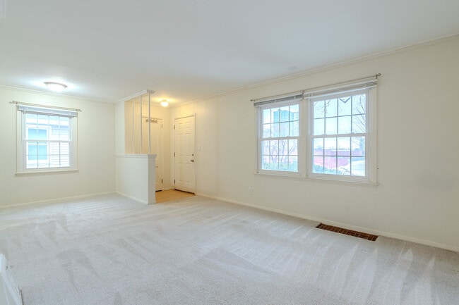 Building Photo - 6825 Xerxes Ave S