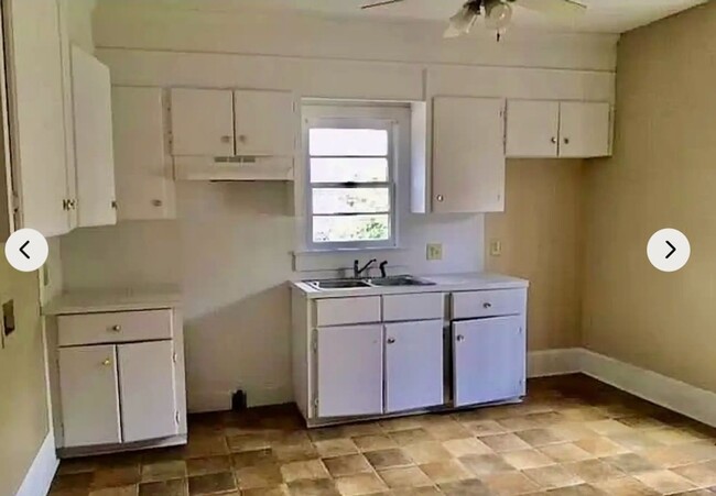 Building Photo - 3 Bedroom 1 bath - Hartsville SC