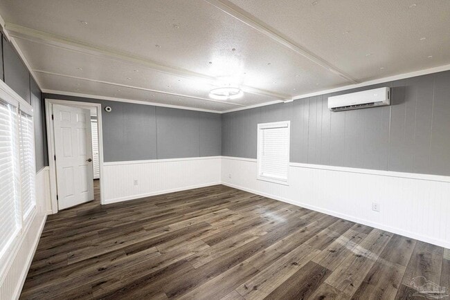 Foto del edificio - 4413 Basswood St