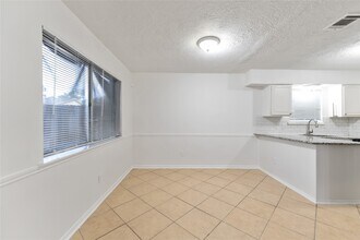 Building Photo - 4927 Glendower Dr