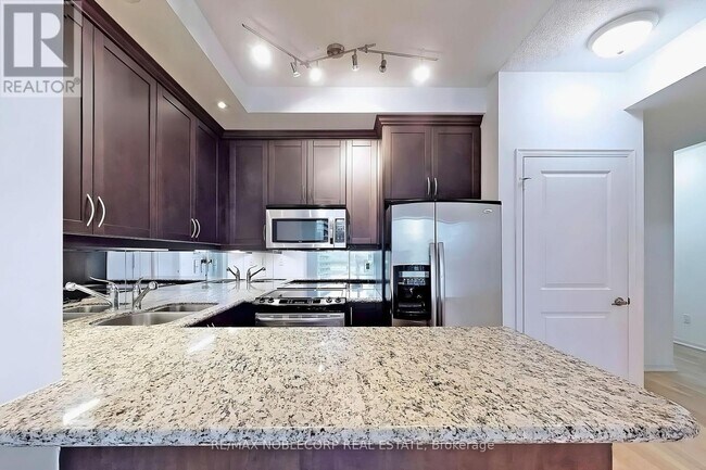 Building Photo - 628 Fleet St