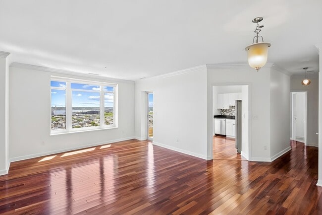 Building Photo - 100 Harborview Dr