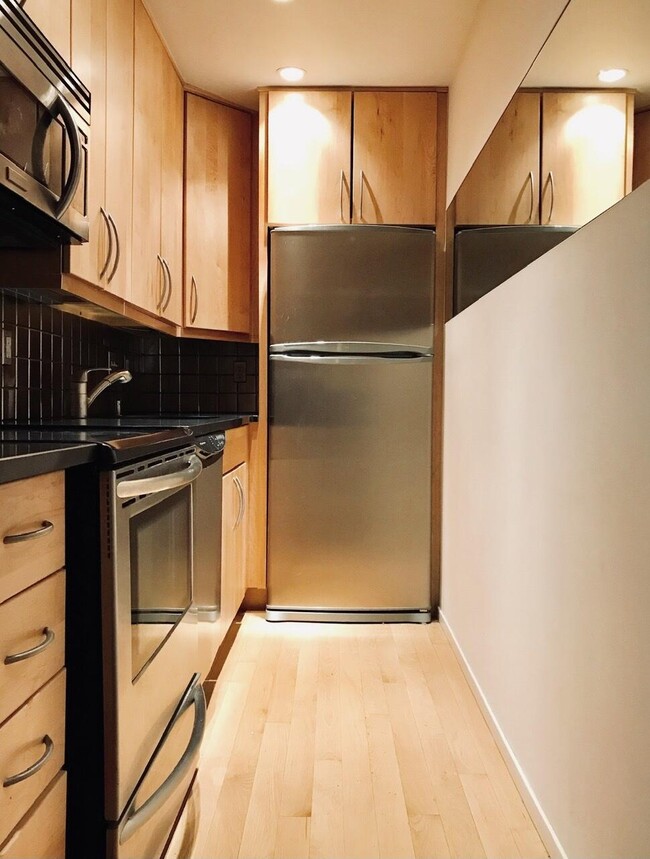 Building Photo - 1531 Packard St