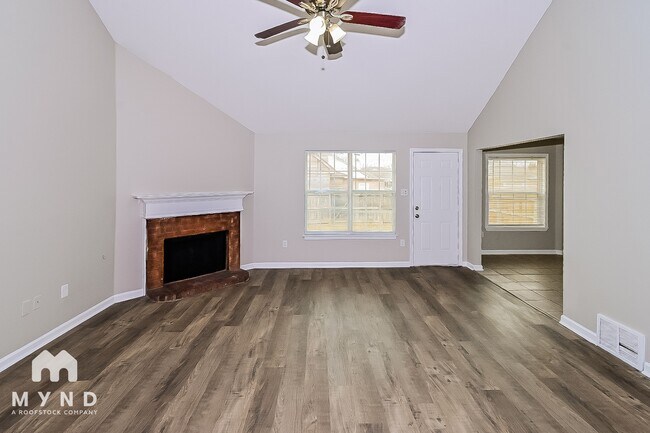 Foto del edificio - 7792 Lowrance Rd