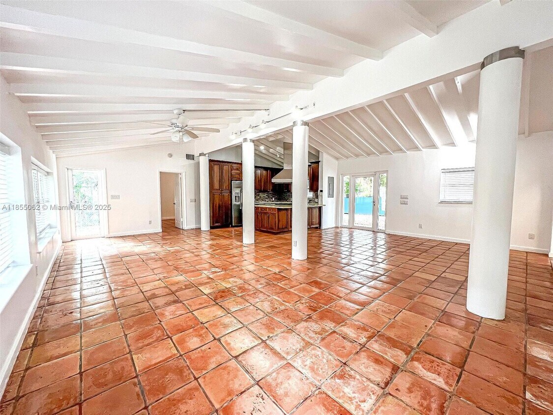 Foto principal - 3850 Crawford Ave