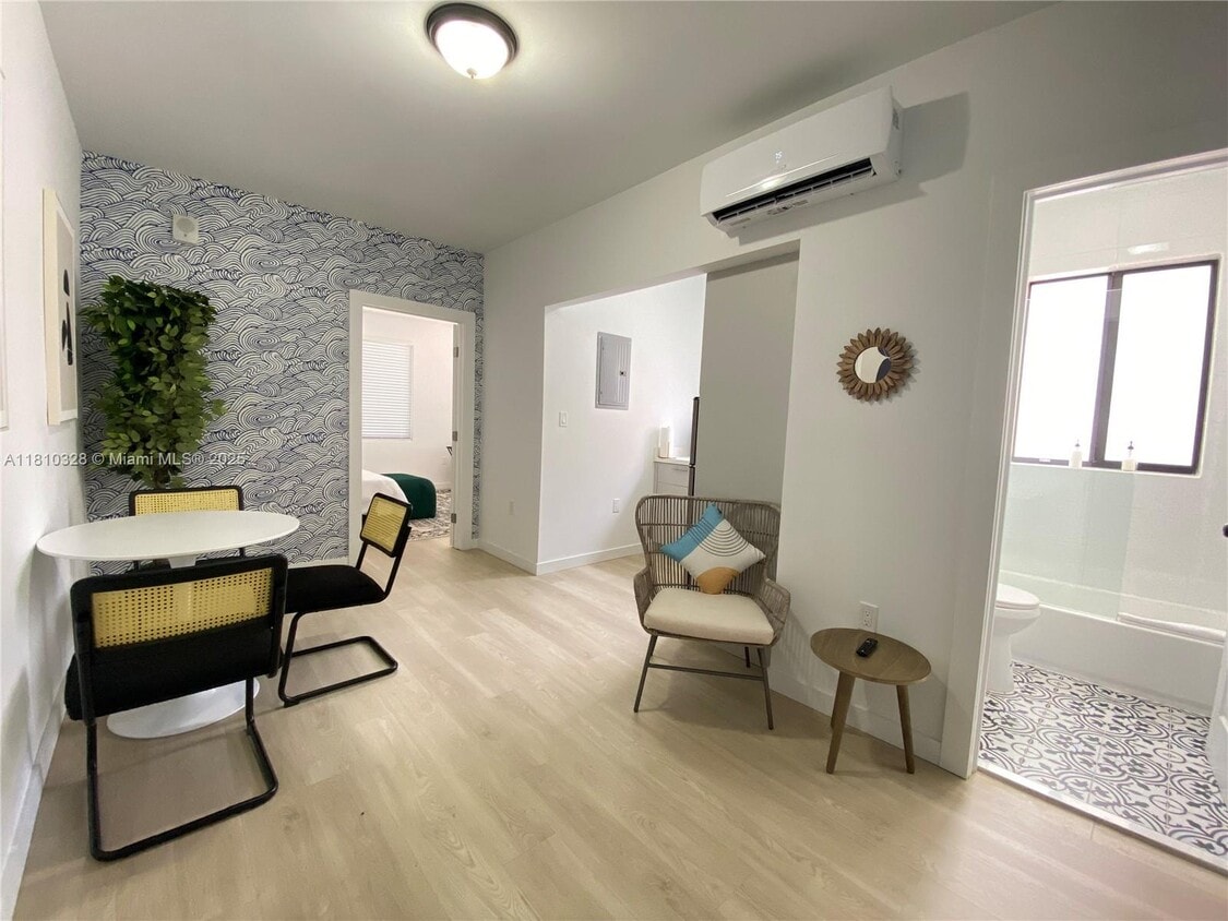 Foto principal - 1553 SW 7th St
