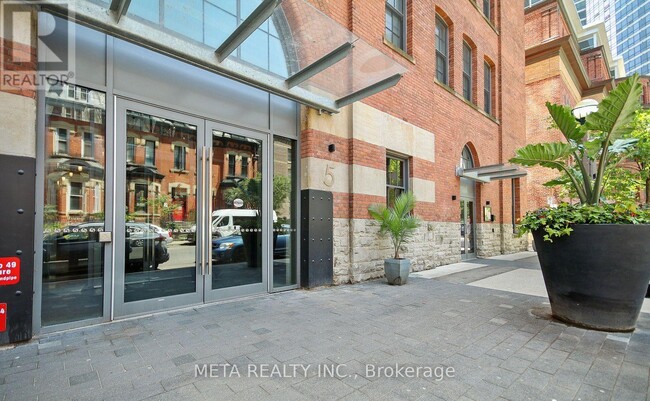 Building Photo - 5-305 St Joseph St