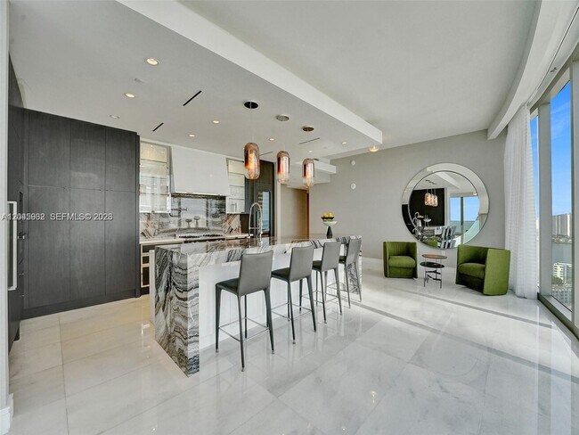 Foto del edificio - 17901 Collins Ave