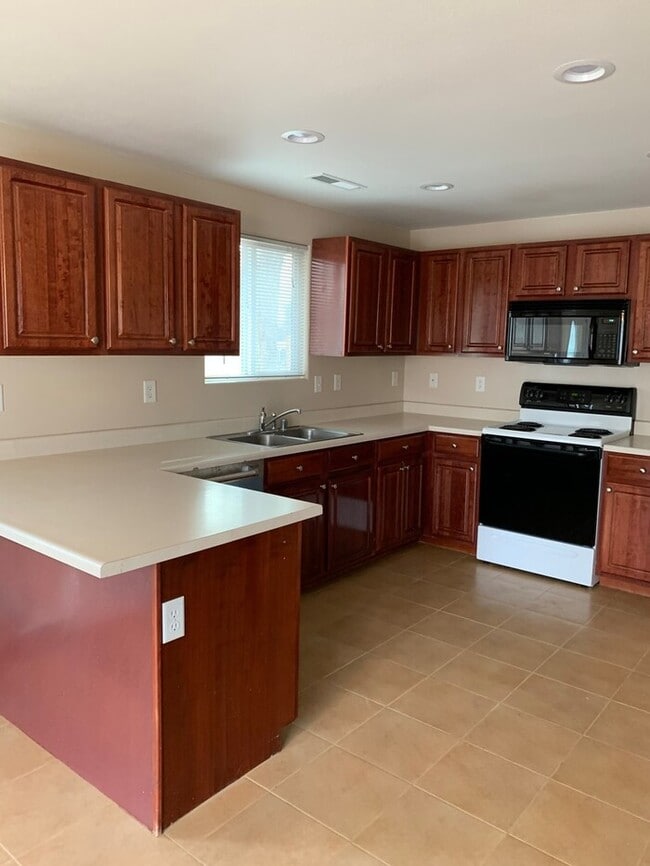 Building Photo - Charming Downtown Sparks 2-bedroom Home with Spacious Backyard & Prime Location