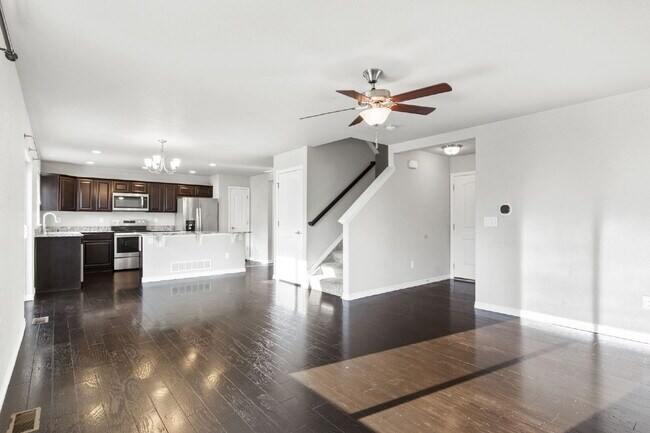Foto del edificio - Gorgeous home with a finished basement, 3-...