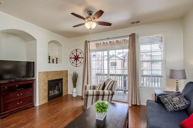 Building Photo - Stylish & Convenient Furnished Condo for Rent