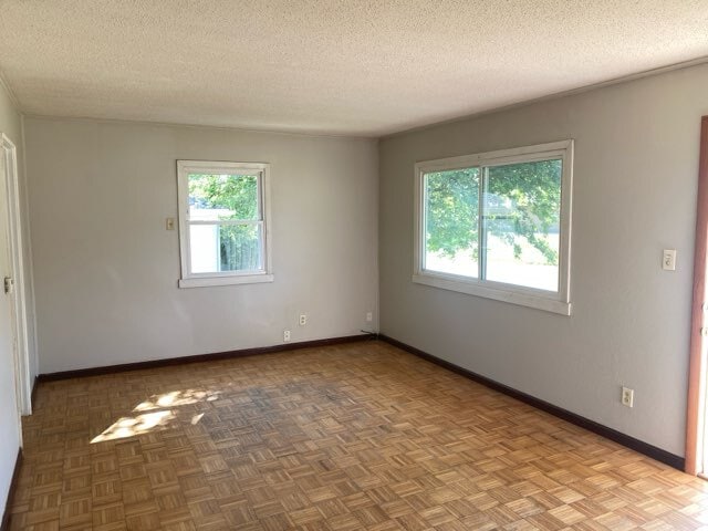 Building Photo - 2434 Reynolds Ave SW