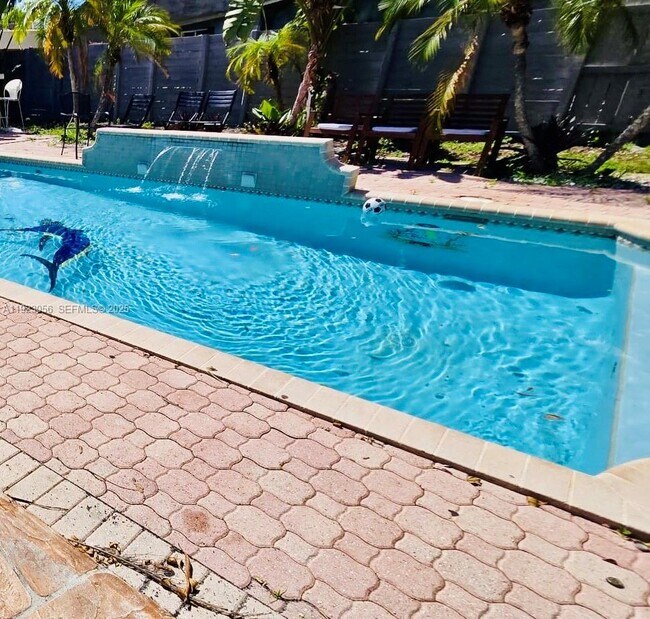 Foto del edificio - 1773 NE 50th St