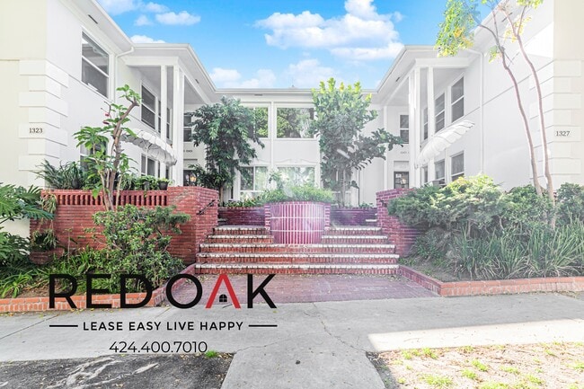 Foto del edificio - 1323 N Harper Ave