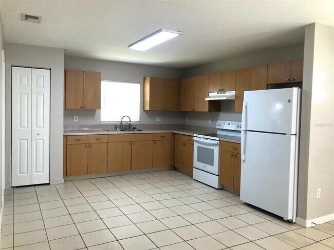 Foto del edificio - 2406 S Maple Ave