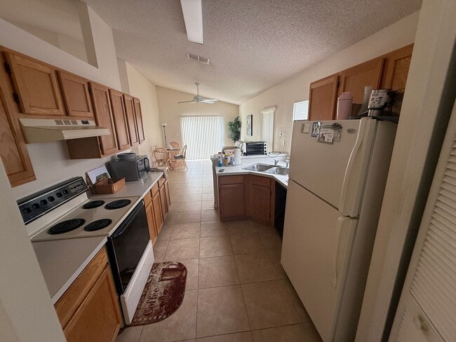 Building Photo - 3/2 Single Family Home in Waterford Lakes AVAILABLE AUGUST 17th!