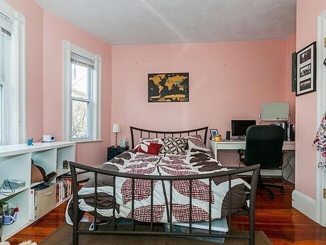 Foto del edificio - 12-14 Marcella St. Unit 3