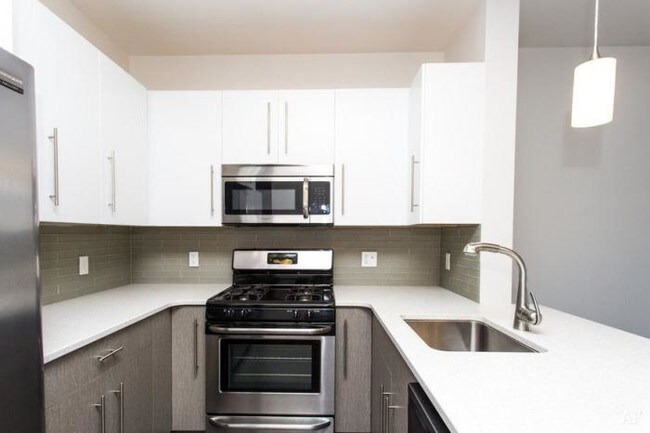 Building Photo - 2 bedroom in Boston MA 02129