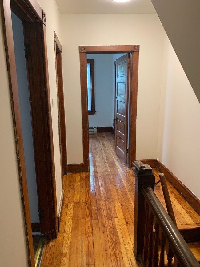 Building Photo - 1030 Center St