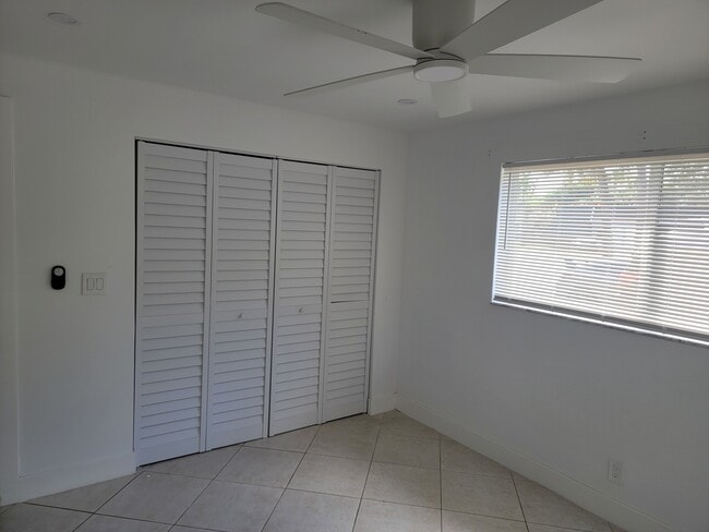 Building Photo - 1220 NW 16th Ct