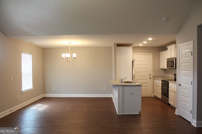 Building Photo - 7040 White Pine Ave