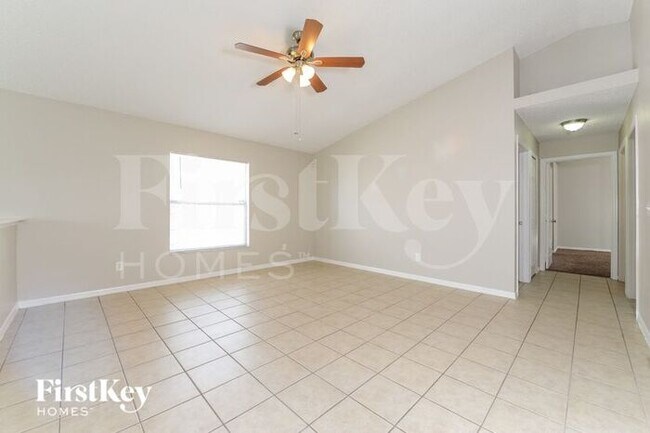 Foto del edificio - 7547 Groveoak Dr