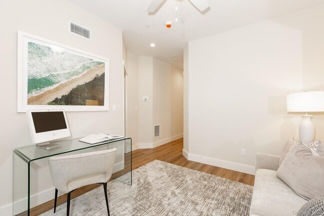 Foto del edificio - 1741 Deer Park Ave