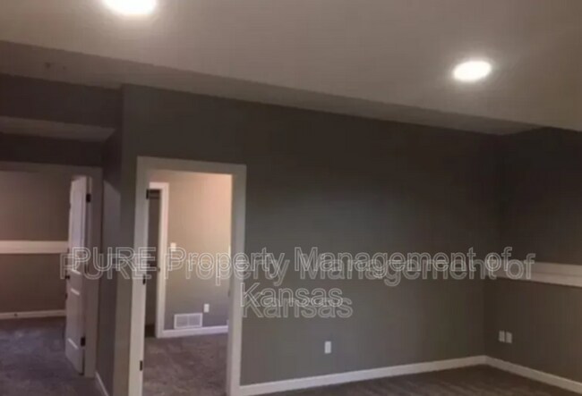 Building Photo - 4425 SE Gemstone Ln