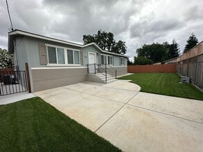 Building Photo - 212 Las Flores Ave