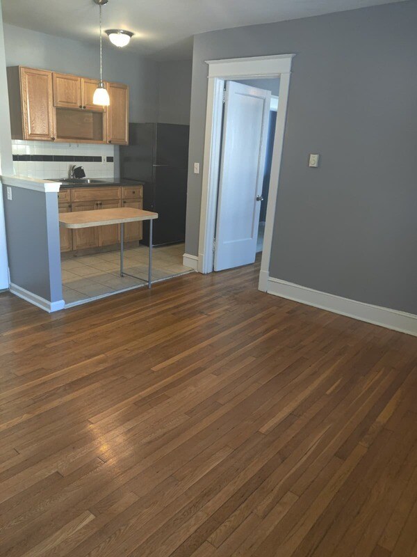 Building Photo - 6607 Blakemore St