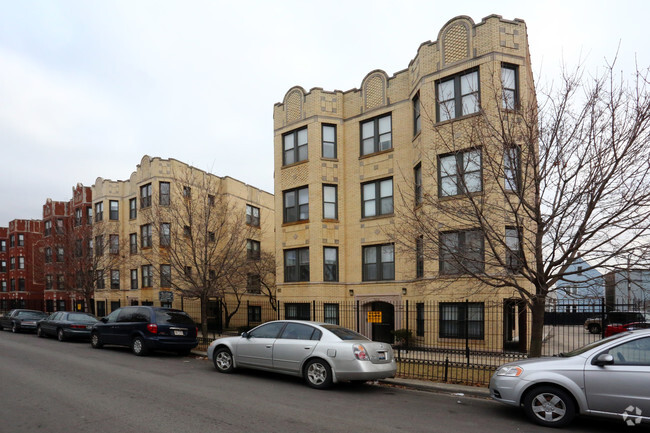 The Dickens Courtyard Apartments - The Dickens Courtyard