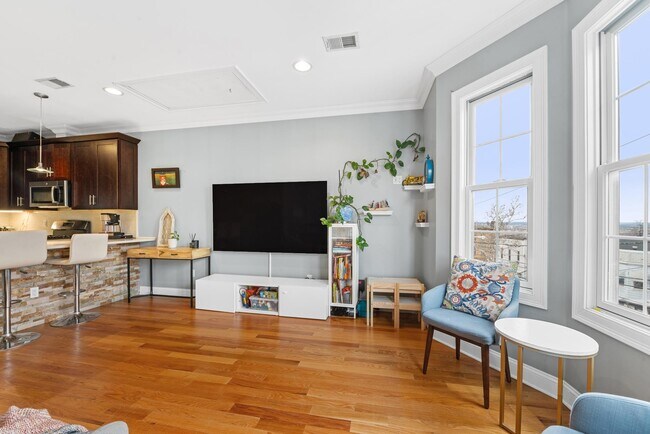 Building Photo - 165 Thorne St