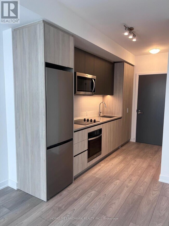 Photo du bâtiment - 5858 Yonge St