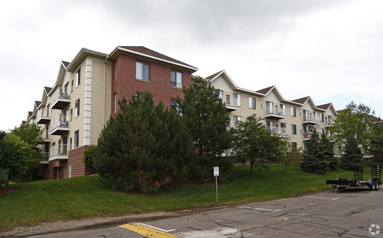 FLAT STATION inc The Flats at Wheaton Station - 11101 Georgia Ave Wheaton, MD