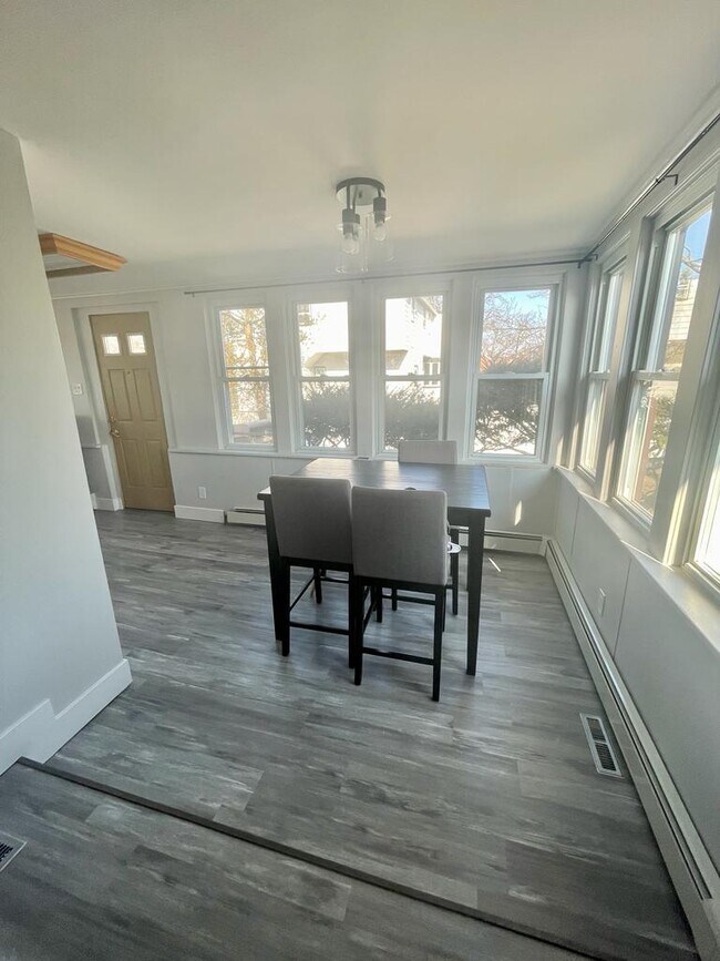 Dining Area - 400 Atlantic Ave