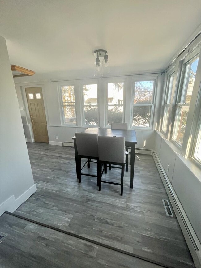 Dining Area - 400 Atlantic Ave
