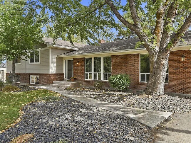 Foto del edificio - 2700 N Brandon Rd