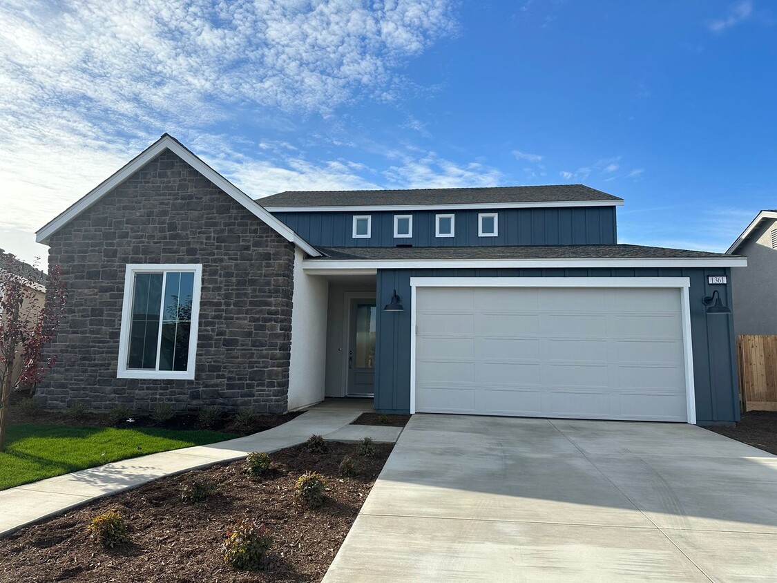 1361 S Palm St, Visalia, CA 93292 Condo for Rent in Visalia, CA