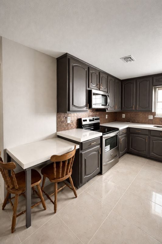 Foto del edificio - 2401 S Jackson Rd