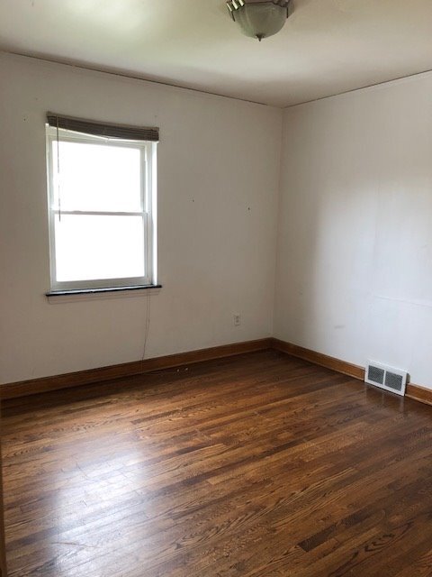 Building Photo - Two Bedroom Apartment Close To Riverwalk Mall